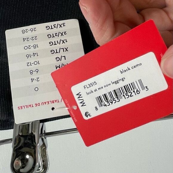 Spanx NWT Look at me Now Black Camo Leggings Size M - Picture 7 of 10